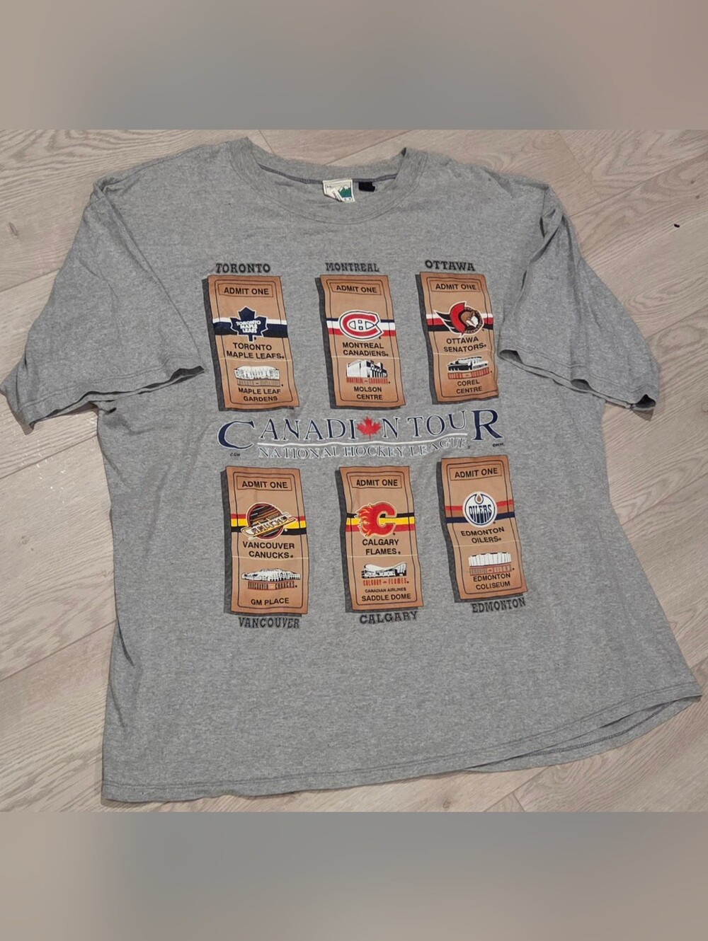 Vintage Y2K Waves Grey 'Canadian Tour' NHL Graphic Tee